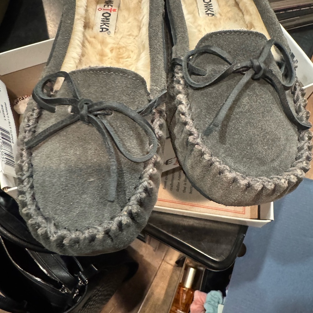 Minnetonka Women's Cally Slipper - Gray - Picture 3 of 12